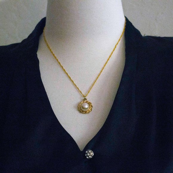 FAUX PEARL CIRCULAR PENDANT & 18KGF CHAIN -JNPPTD1 - Picture 2 of 5